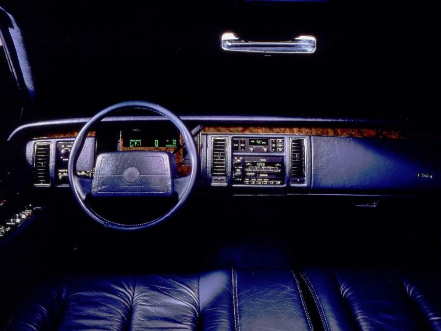 Торпедо Cadillac Fleetwood Brougham 1993 года  (фото 24 из 35)